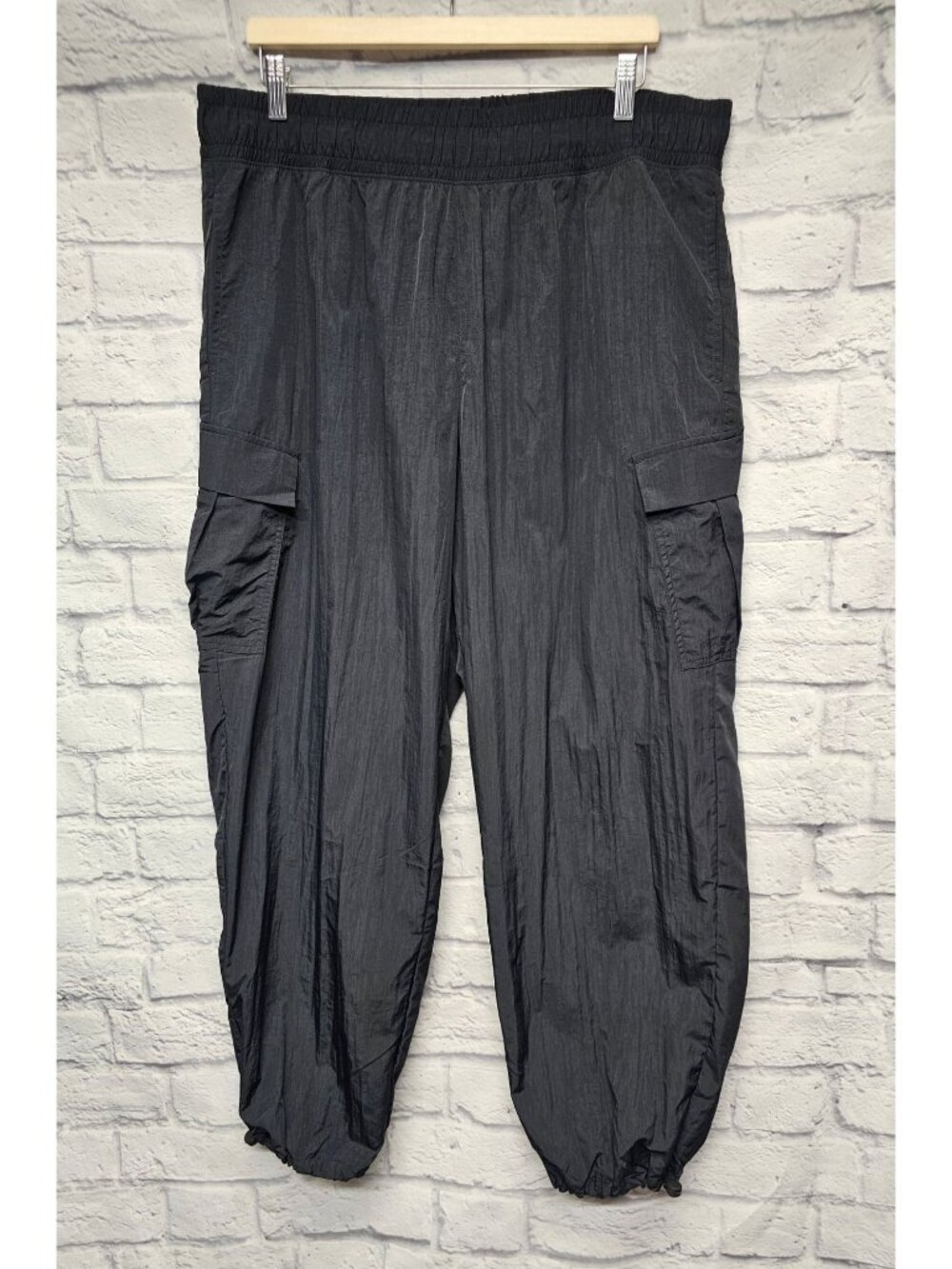 ALL IN MOTION XL BLACK PARACHUTE CARGO DRAWSTRING POCKET ATHLETIC CASUAL PANTS